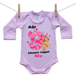 Rózsaszín hosszú ujjú body Már 9 hónapos vagyok macival és a baba nevével - lány