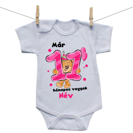 Rővid ujjú body Már 11 hónapos vagyok macival és a baba nevével - lány Rővid ujjú body Már 11 hónapos vagyok macival és a baba nevével - lány