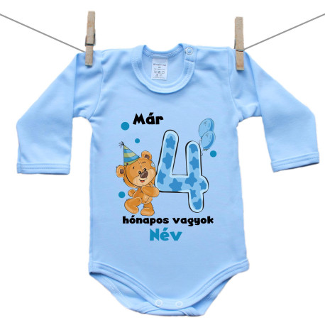 Kék hosszú ujjú body Már 4 hónapos vagyok mackóval és névvel - fiú Kék hosszú ujjú body Már 4 hónapos vagyok mackóval és névvel - fiú