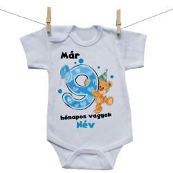 Rővid ujjú body Már 9 hónapos vagyok macival és névvel - fiú